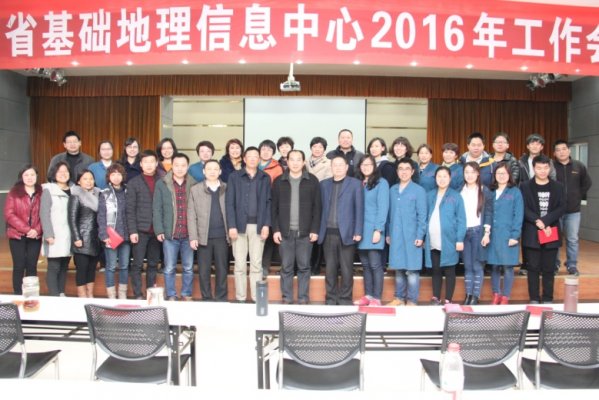 先进集体与个人接受表彰