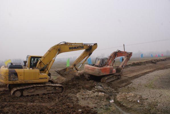 土地整治开工现场