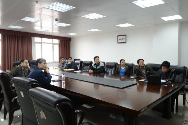 与会专家观看系统演示