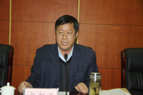 宋新龙主持会议