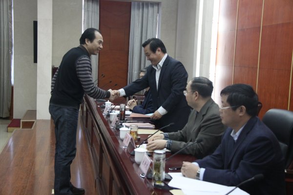 递交党建工作和党风廉政建设目标责任书