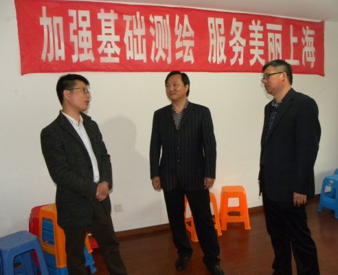 刘局长向项目负责人了解生产情况