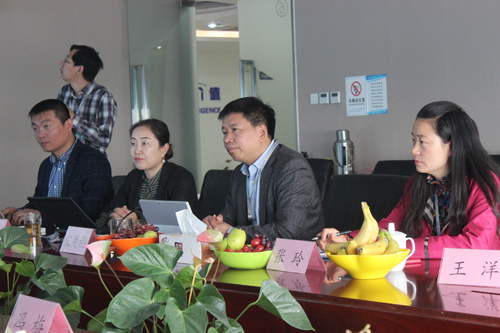 超图软件总裁宋关福（右二）超图软件副总裁杜庆娥（左二）超图软件研究院院长李绍俊（左一）