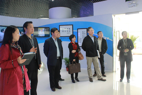 刘济宝局长一行参观超图软件展厅