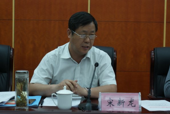 宋新龙主持会议并作会议总结