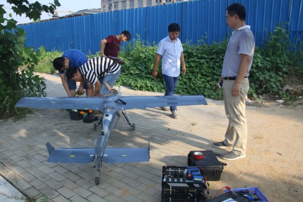 组装调试无人机航拍设备