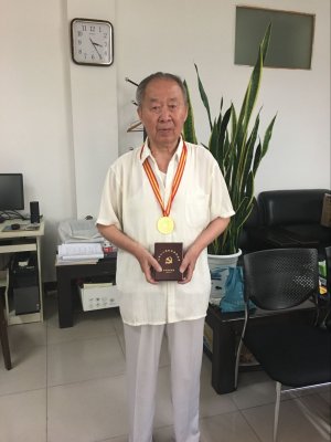 局机关50年以上党龄老党员