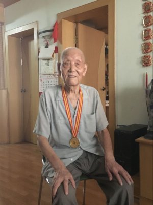 局机关50年以上党龄老党员