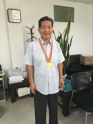 局机关50年以上党龄老党员