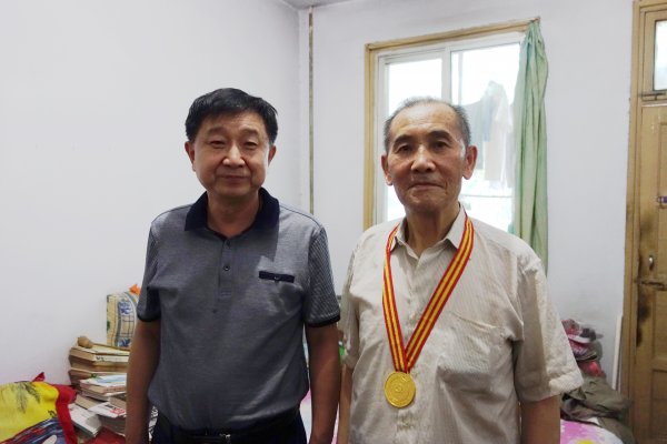 地图院领导看望老党员