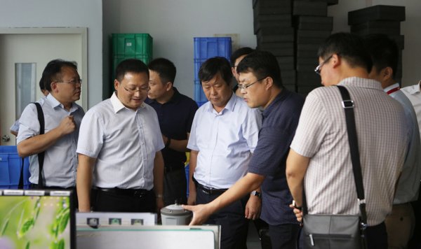 宋新龙参观南方卫星导航生产基地