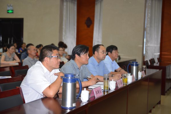 刘济宝、何晨等局领导聆听报告