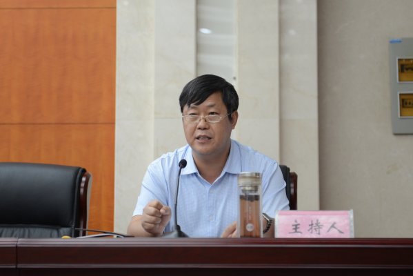 宋新龙主持报告会