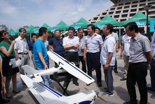 安阳主会场《测绘法》宣传现场