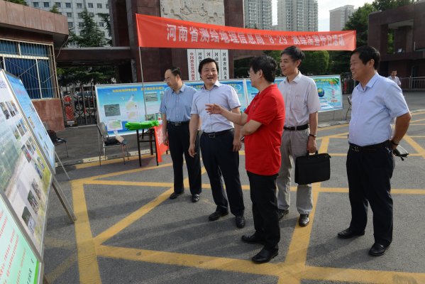 河南省测绘地理信息局领导巡查《测绘法》宣传活动