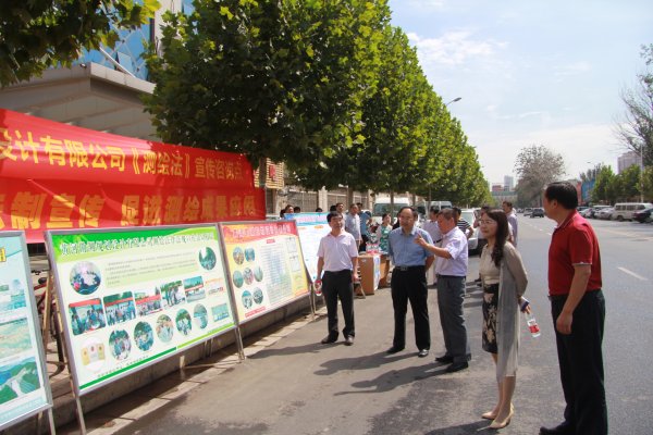 河南省测绘地理信息局领导参观测绘院现场宣传