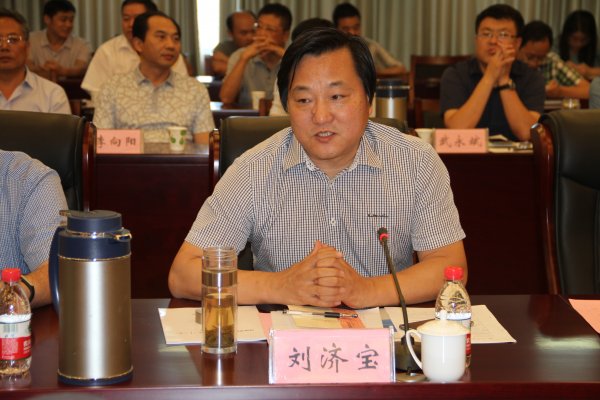 河南省国土资源厅党组成员、河南省测绘地理信息局局长刘济宝