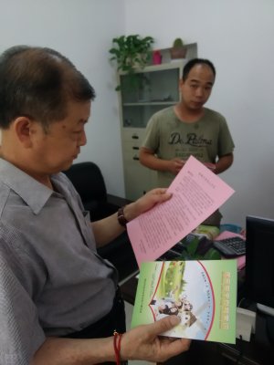 河南省测绘地理信息局家属院发放宣传消防手册