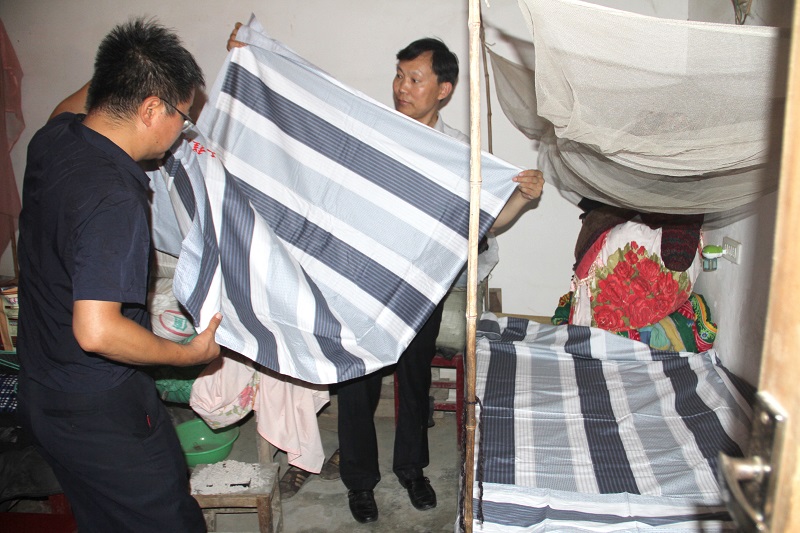 11铺新床单.JPG