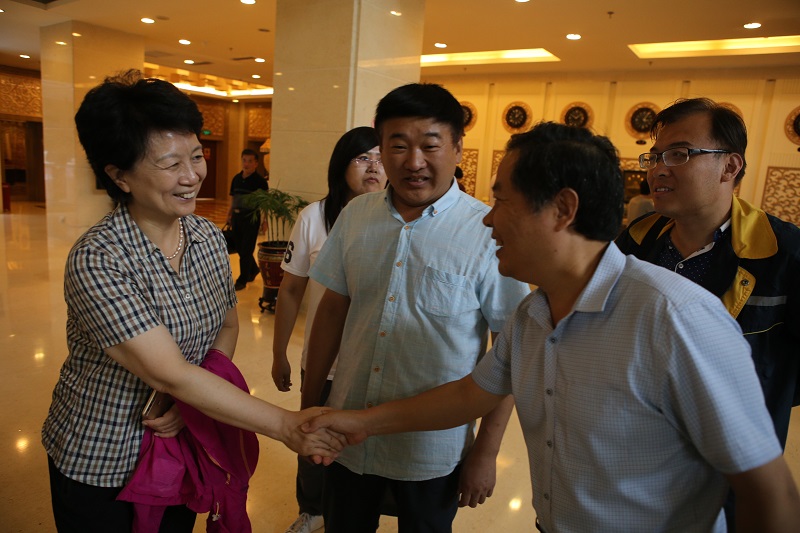 赵素萍部长亲切接见采访测绘援疆的媒体记者.JPG