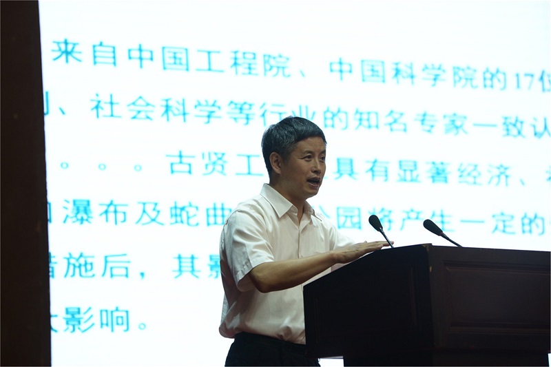 4中国勘察设计大师、黄河勘测规划设计有限公司总工程师景来红先生作题为《黄河古贤、泾河东庄水利枢纽几个重大问题研究》的学术报告.JPG