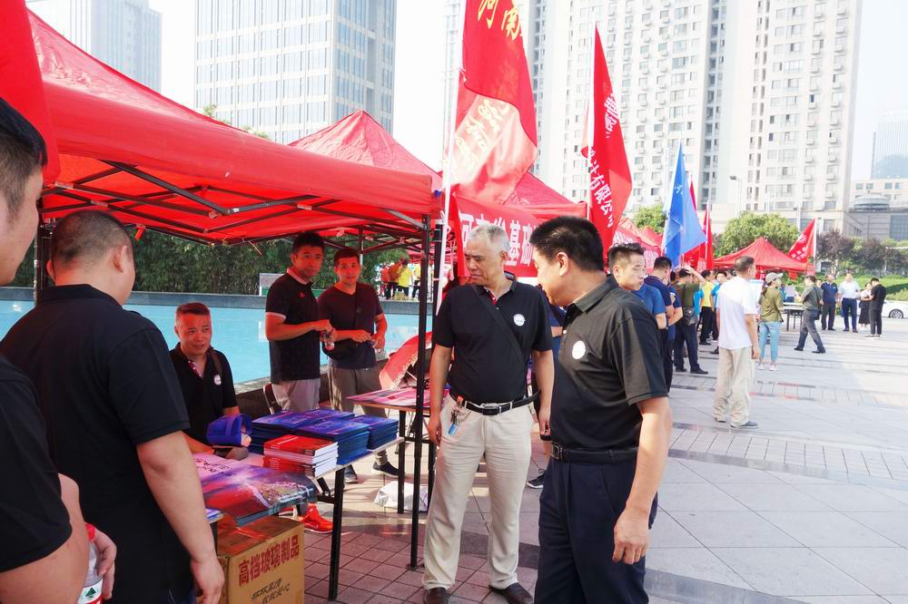 2、会议现场.jpg