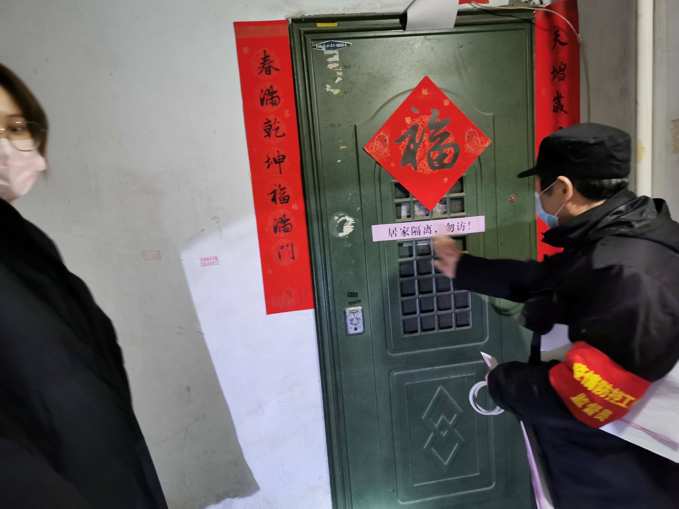 张贴隔离标语3.jpg