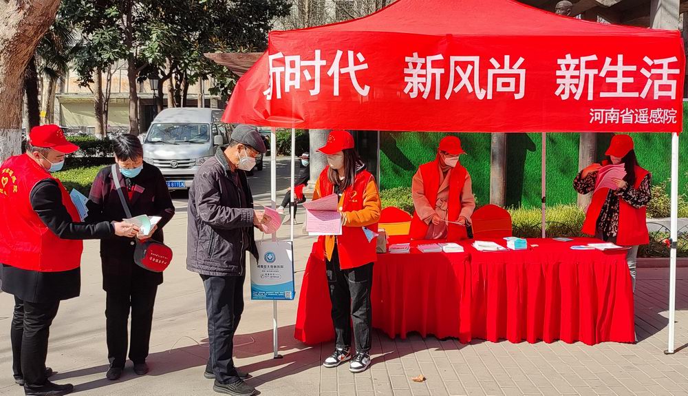 志愿者摊位.jpg