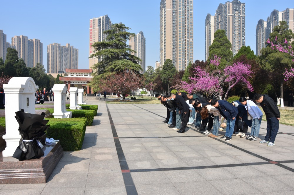 2鞠躬.jpg